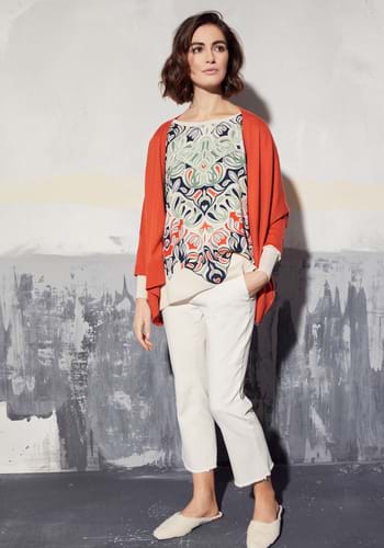 MILANO. Fashionable women's blouses, jumpers, dresses, tunics and T-shirts